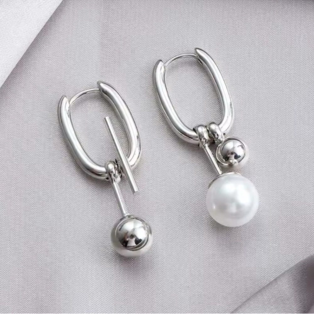 NWOT Elegant Silver and White Pearl Earrings